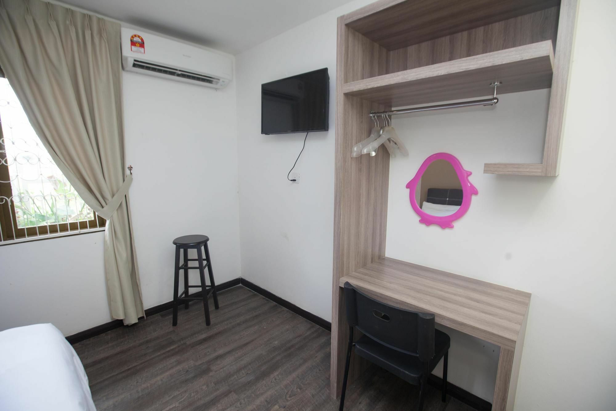 Natol Homestay - London كوشنج المظهر الخارجي الصورة